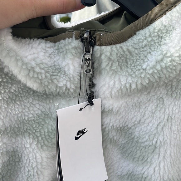 Reversible Sherpa Nike Club Jacket and Green Windbreaker/Raincoat - Picture 12 of 15